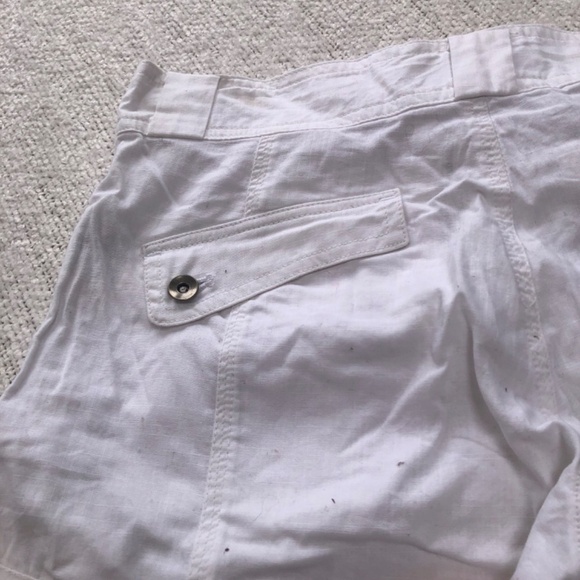Powder Room size medium white shorts. Lots of buttons and pockets. - Picture 7 of 8
